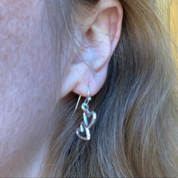 NEW💙💎DOUBLE HEART! DROP EARRINGS!💎💙SILVER TONE! FREE GIFTS & GIFT WRAP TOO! - Picture 7 of 8